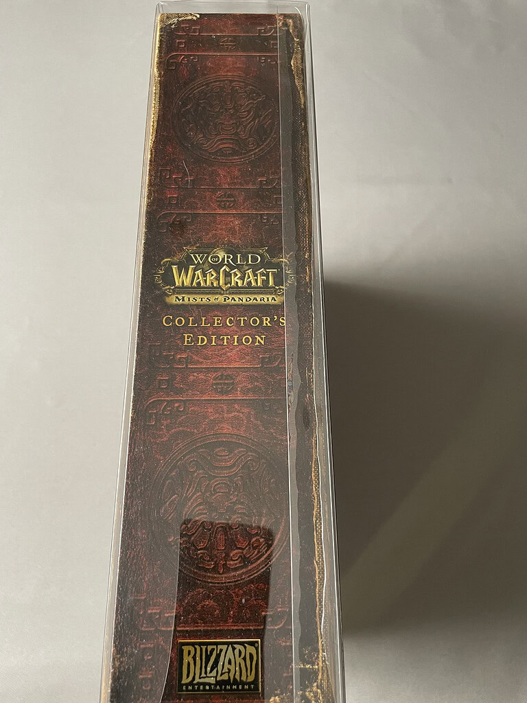 Редкое коллекционное издание World of Warcraft Mists of Pandaria.